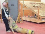 PFD acerca a estudiantes de Northview a la profesión de extinción de incendios