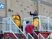 El Departamento de Bomberos de Plainfield apoya a atletas de Special Olympics Michigan