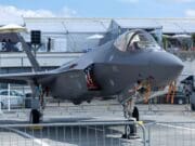 Expiloto de élite estadounidense detenido por entrenar a militares chinos sin autorización