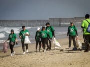 Activistas de México y EEUU refuerzan monitoreo de contaminación en playas de la frontera