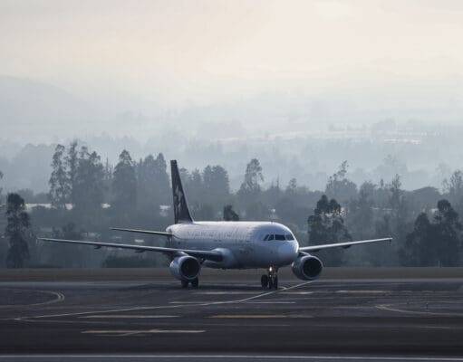 Despega el primer vuelo fletado por EEUU para repatriar a sus ciudadanos en Oriente Medio