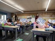 Gobernadora Whitmer destaca a maestros que impulsan la lectura con métodos fonéticos