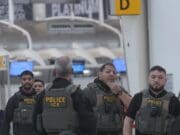 Tom Homan avisa que ICE seguirá en los aeropuertos hasta volver «100 % a la normalidad»