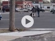 VIDEO: Motociclista resulta lesionado luego de impactarse contra automóvil en Wyoming