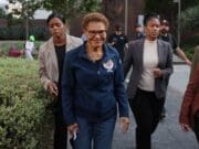 Concejo de Los Ángeles prohibirá a los empleados de la ciudad trabajar para Inmigración