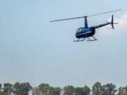 Mueren dos personas al estrellarse un helicóptero contra el techo de un almacén en Florida