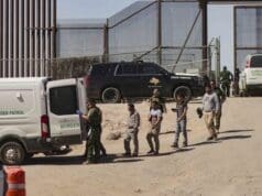 Una corte de apelaciones falla en contra de política de Trump de detención de migrantes