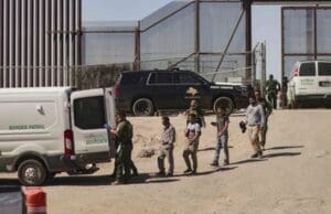 Una corte de apelaciones falla en contra de política de Trump de detención de migrantes