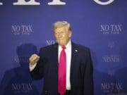 Trump afirma que Ormuz está abierto y plantea asociarse con Irán para extraer uranio