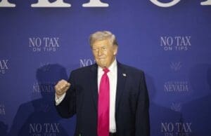 Trump afirma que Ormuz está abierto y plantea asociarse con Irán para extraer uranio