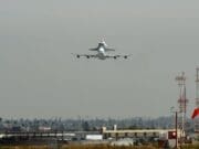 Arrestan a una mujer iraní en el aeropuerto de Los Ángeles acusada de tráfico de armas