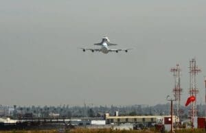 Arrestan a una mujer iraní en el aeropuerto de Los Ángeles acusada de tráfico de armas
