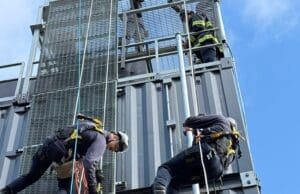 Bomberos de Kentwood refuerzan entrenamiento técnico en nueva torre especializada