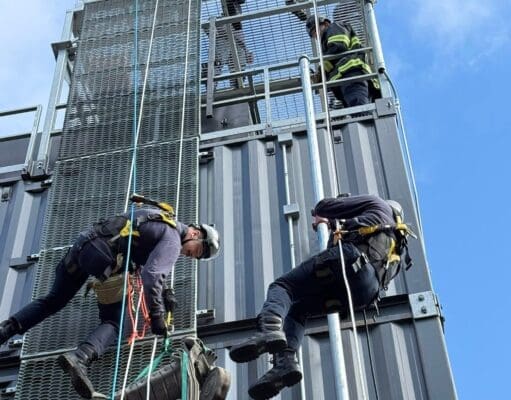 Bomberos de Kentwood refuerzan entrenamiento técnico en nueva torre especializada