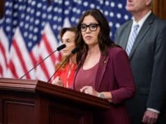 Renuncia la secretaria de Trabajo de EE.UU. en medio de investigaciones en su contra