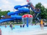 Regresan los pases gratuitos para piscinas para jóvenes en Grand Rapids este verano