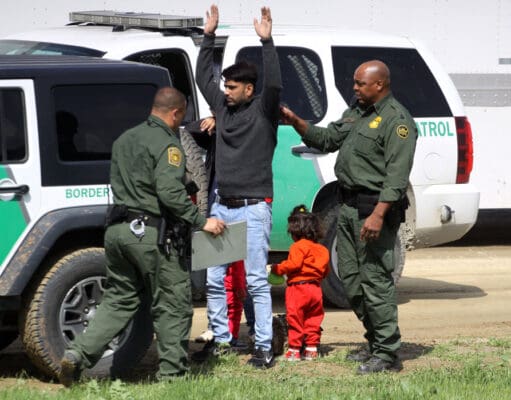 Investigan posibles abusos de agentes migratorios en arrestos de ciudadanos en Minnesota