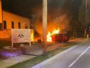 Incendio de vehículo moviliza a bomberos de Grand Rapids