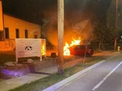 Incendio de vehículo moviliza a bomberos de Grand Rapids
