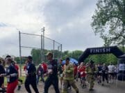 Bomberos de Walker corren para apoyar la lucha contra el cáncer