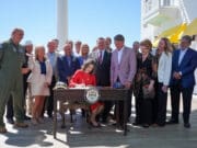 Gobernadora Whitmer firma ley bipartidista para modernizar base militar Selfridge en Michigan