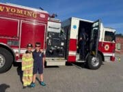 Niño gana viaje a la escuela en camión de bomberos en Wyoming