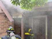 Bomberos de Grand Rapids apoyan combate de incendio residencial en East Grand Rapids