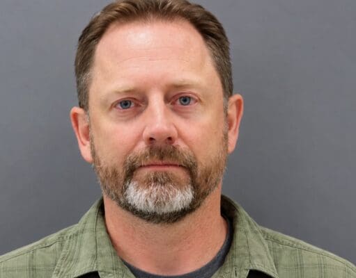 Ex pastor de Holland enfrenta seis cargos graves por presunta grabación secreta de familiar