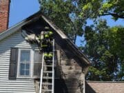 Incendio moviliza a bomberos de Grand Rapids; controlan fuego en vivienda de dos pisos