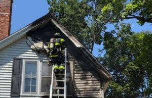 Incendio moviliza a bomberos de Grand Rapids; controlan fuego en vivienda de dos pisos