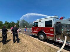 Bomberos de Kentwood ayudan a combatir el calor durante competencia deportiva en Michigan