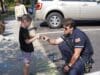 Bomberos de Walker fortalecen lazos con la comunidad durante actividad familiar en un parque