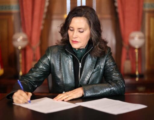 Gobernadora Whitmer destaca ocho presupuestos equilibrados y fortalece las finanzas de Michigan