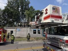 Incendio de gran magnitud consume edificio comercial en Grand Rapids; bomberos logran controlar las llamas