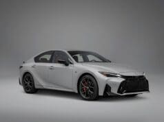 Lexus IS 350 F-Sport, esquivando la modernidad, rindiendo culto a la tradición.