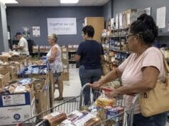 Recortes a la asistencia alimentaria dejan a familias de Michigan con dificultades para llevar comida a la mesa
