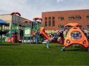 Grand Rapids abre cuatro nuevos parques infantiles accesibles para estudiantes