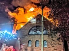 Gran incendio devora edificio histórico de iglesia en Grand Rapids
