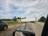 Choque entre tráiler y vehículo de MDOT provoca fuerte accidente en I-196