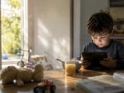 ¿Estamos educando niños o pequeños consumidores de tecnología?