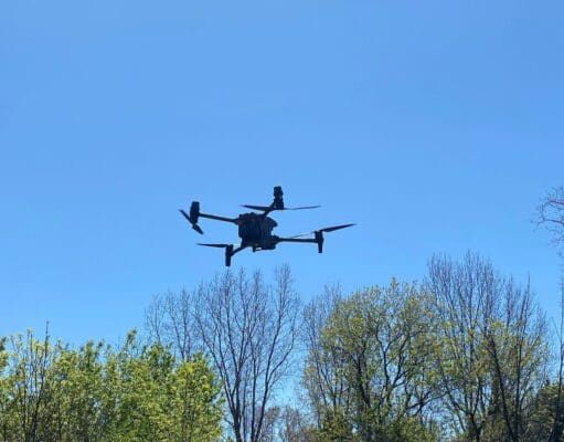 Tecnología transforma la labor policial: cámaras, drones y realidad virtual se incorporan a las investigaciones