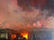 Incendio moviliza a bomberos en vivienda de Grand Rapids