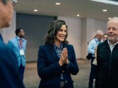 Whitmer anuncia centro de innovación espacial para impulsar la economía de Michigan