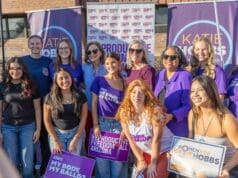 Whitmer respalda a Katie Hobbs en Arizona y llama a defender los derechos reproductivos