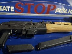 Arrestan a joven de 18 años tras persecución y aseguran arma cargada en Michigan