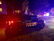 Acusan de homicidio a hombre de 42 años por tiroteo mortal en Grand Rapids