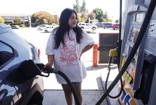 Tremendo: La gasolina no da tregua y supera los cuatro dólares por galón
