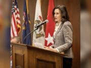 Michigan registra su nivel más bajo de delitos violentos en siete años, afirma Whitmer