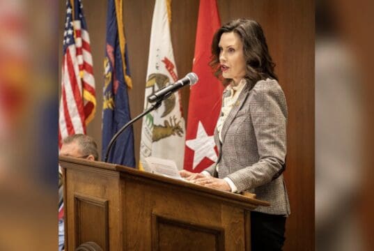 Michigan registra su nivel más bajo de delitos violentos en siete años, afirma Whitmer