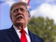 Trump llama invasores a los migrantes y califica de héroes a los agentes que los deportan